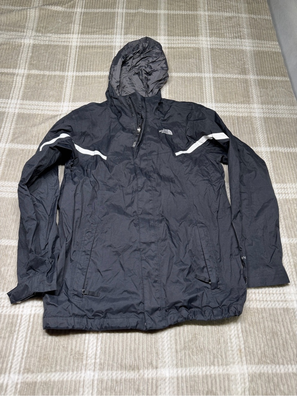 The North Face boys Black Hooded Waterproof Jacket